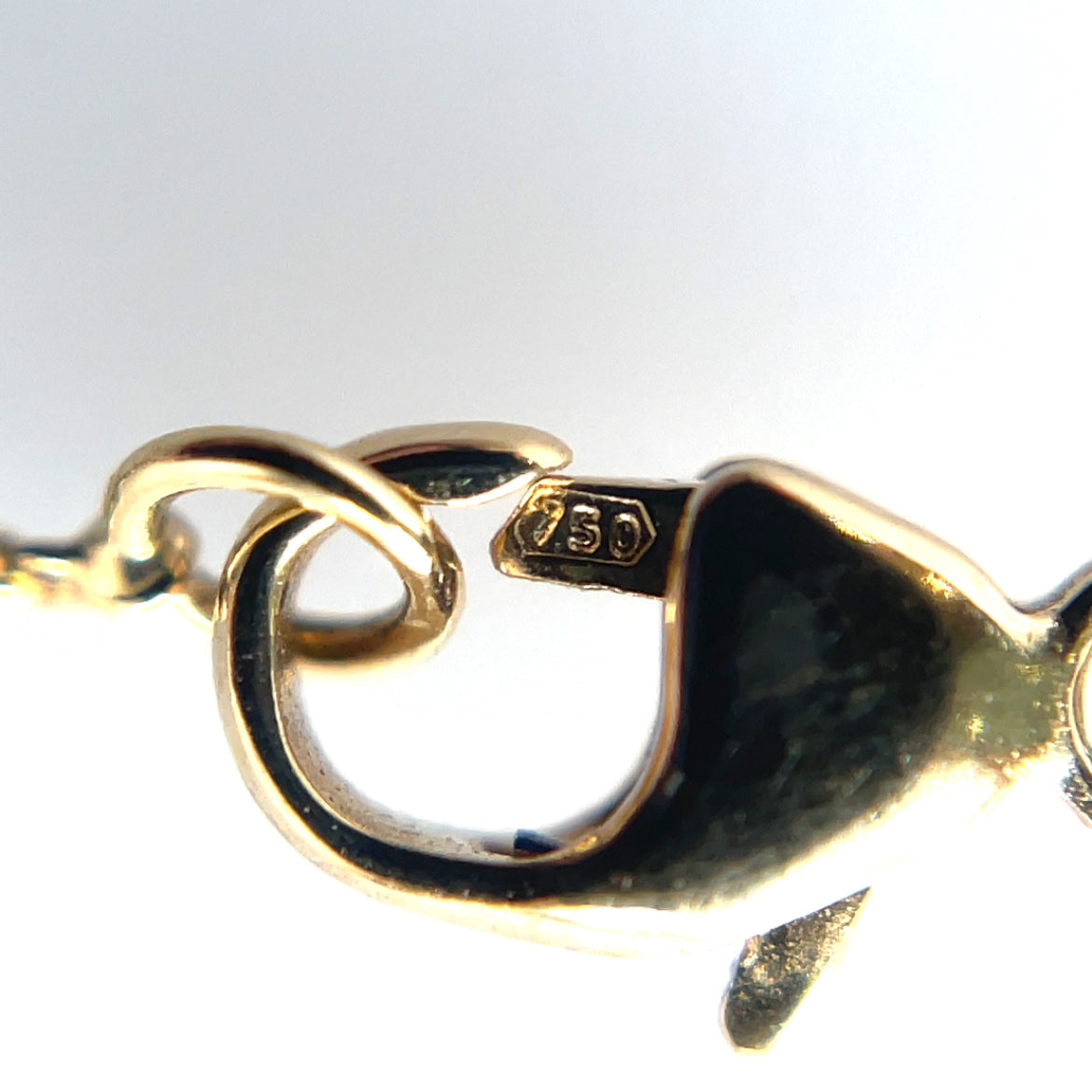 18ct Yellow Gold Free-Moving Diamond Pendant