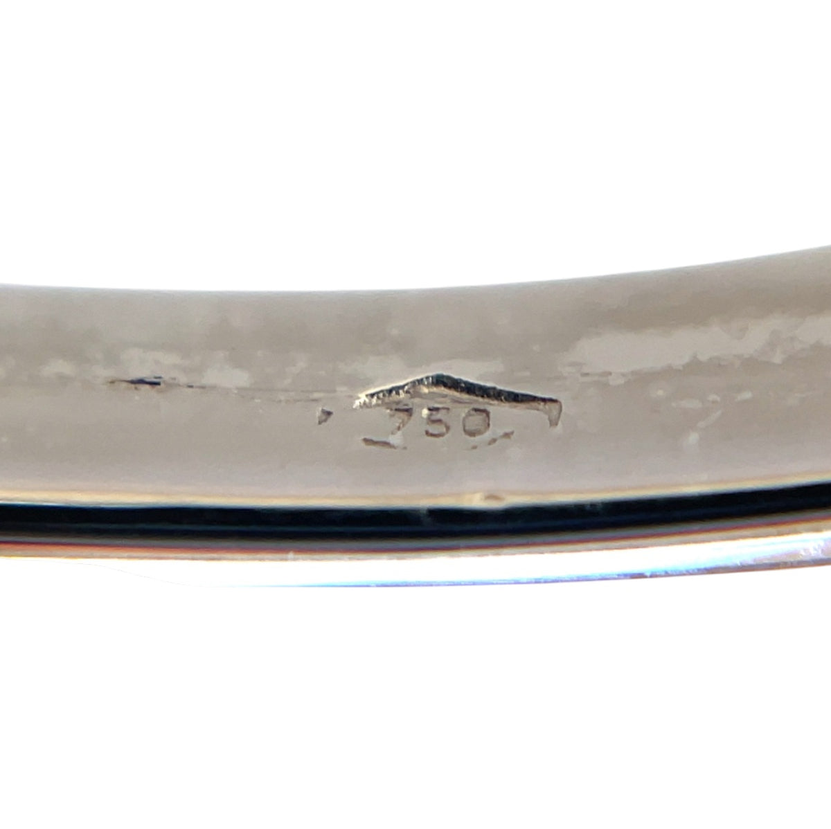 18ct White Gold Diamond Bangle