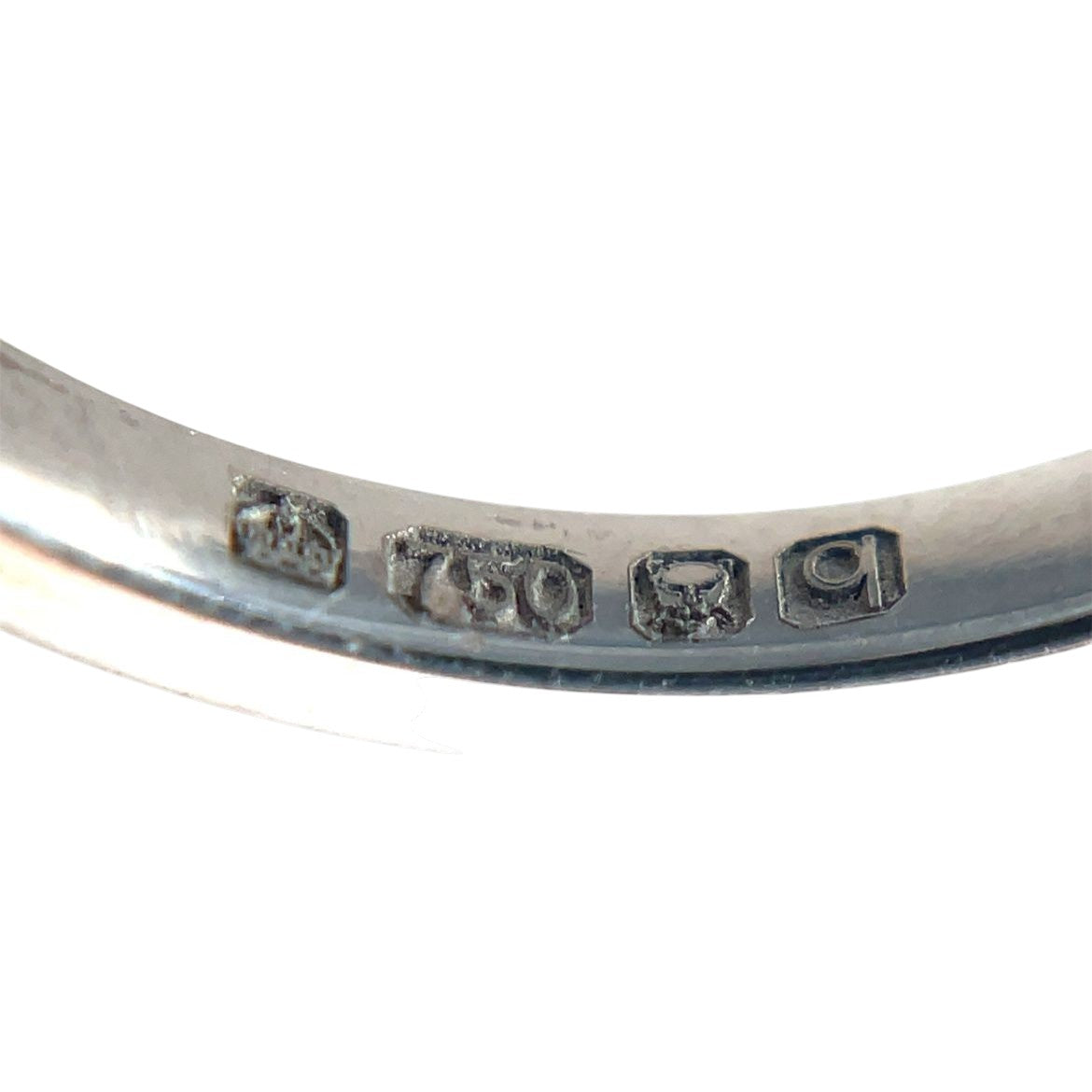 18ct White Gold Oval Sapphire & Diamond Cluster Ring (L1/2)