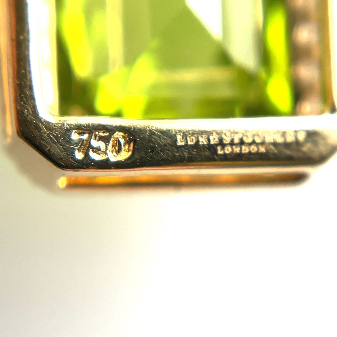 18ct Yellow Gold Peridot & Diamond Pendant
