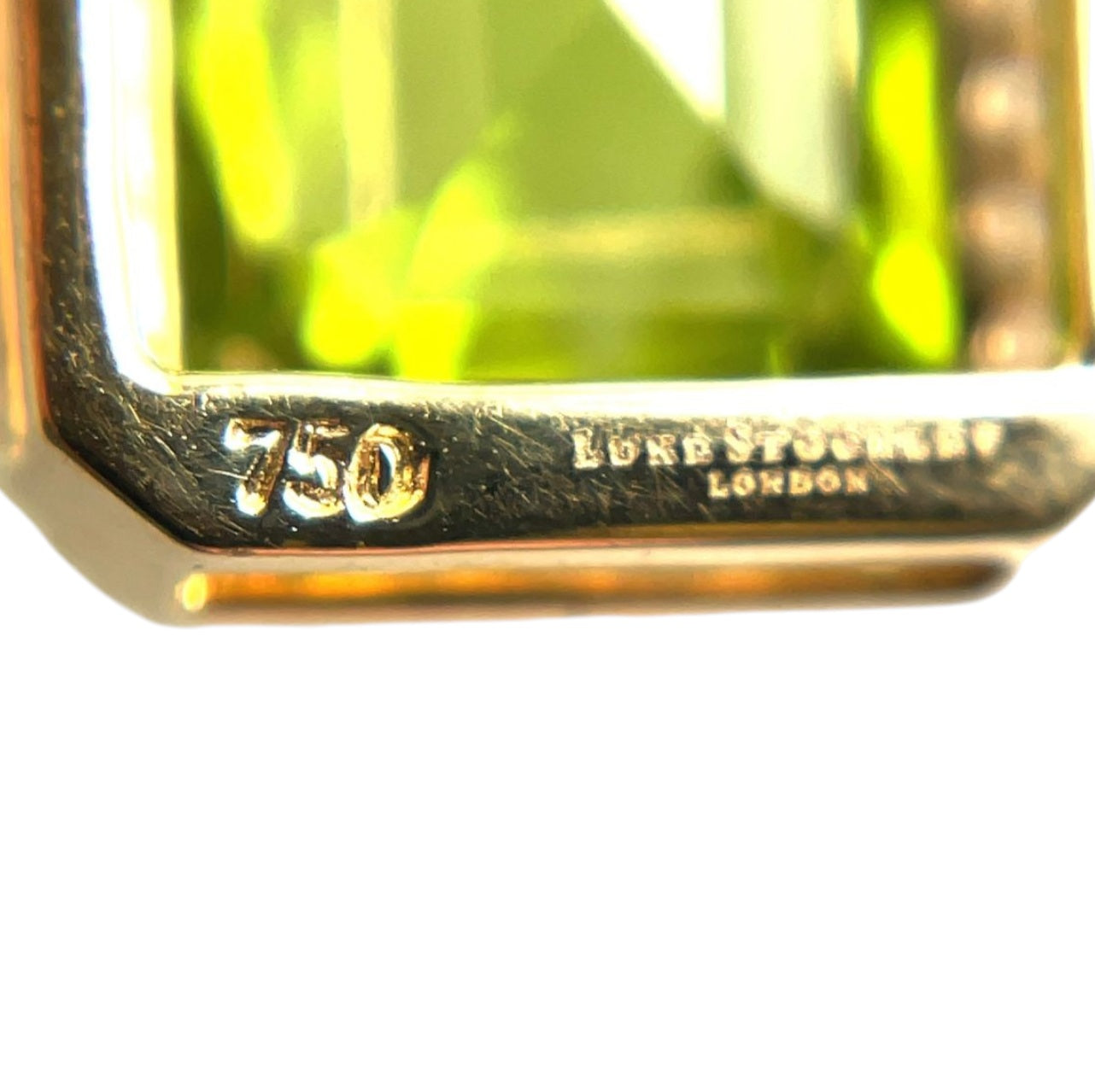 18ct Yellow Gold Peridot & Diamond Pendant & Chain (16-17")