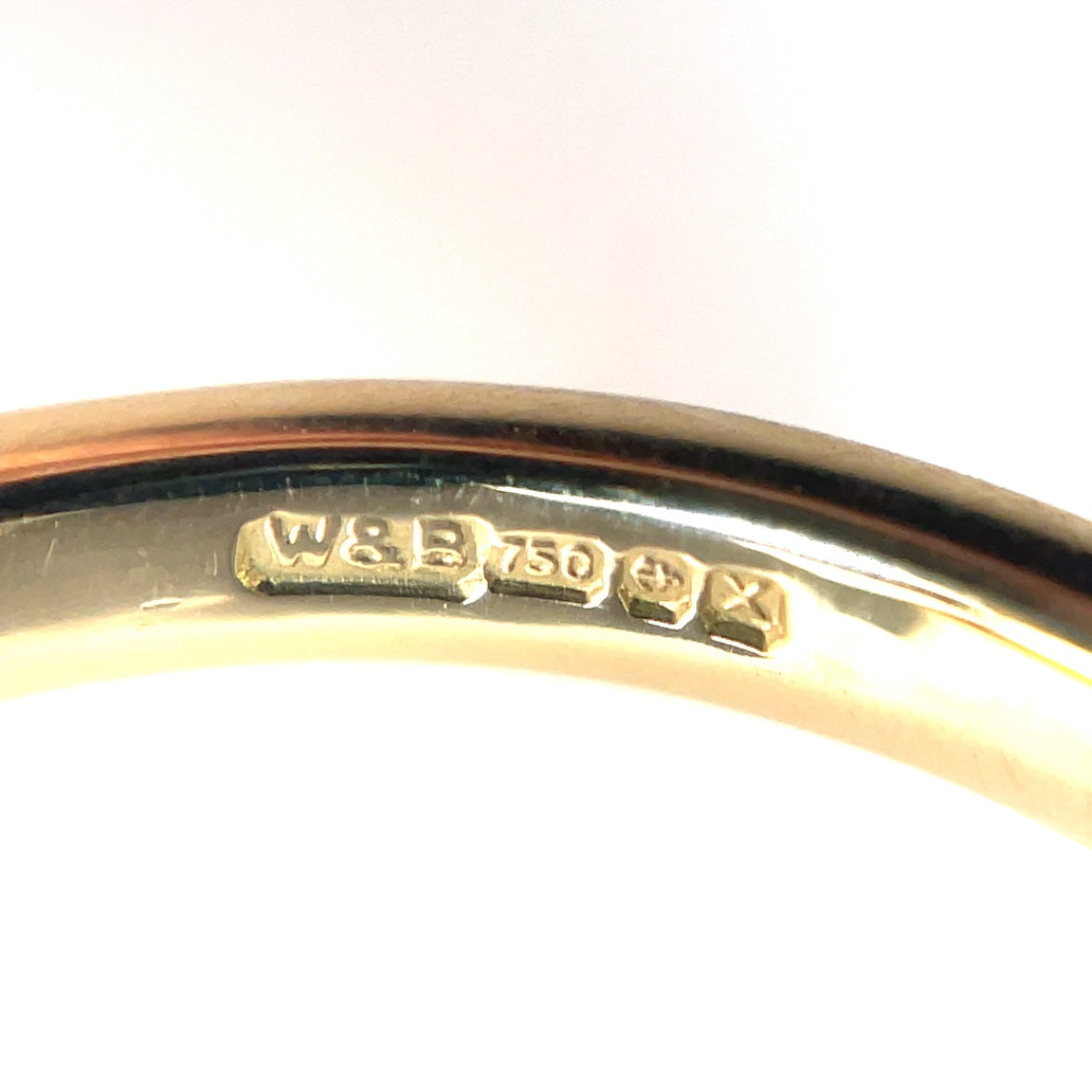 18ct Yellow Gold Light Sapphire Solitaire Cocktail Ring