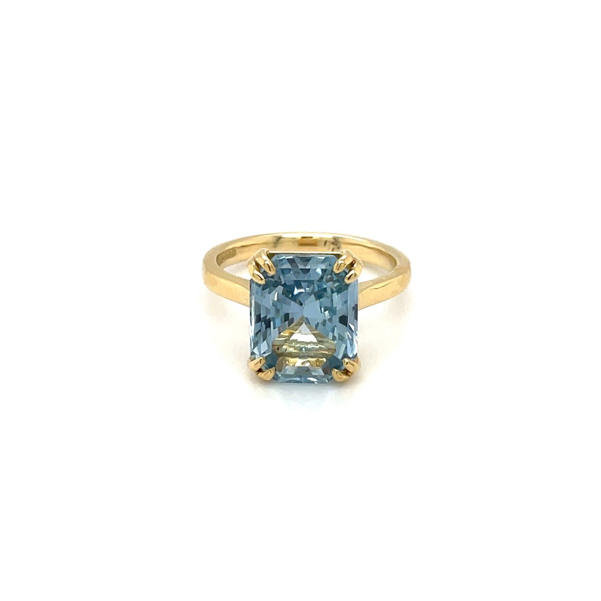 18ct Yellow Gold Light Sapphire Solitaire Cocktail Ring