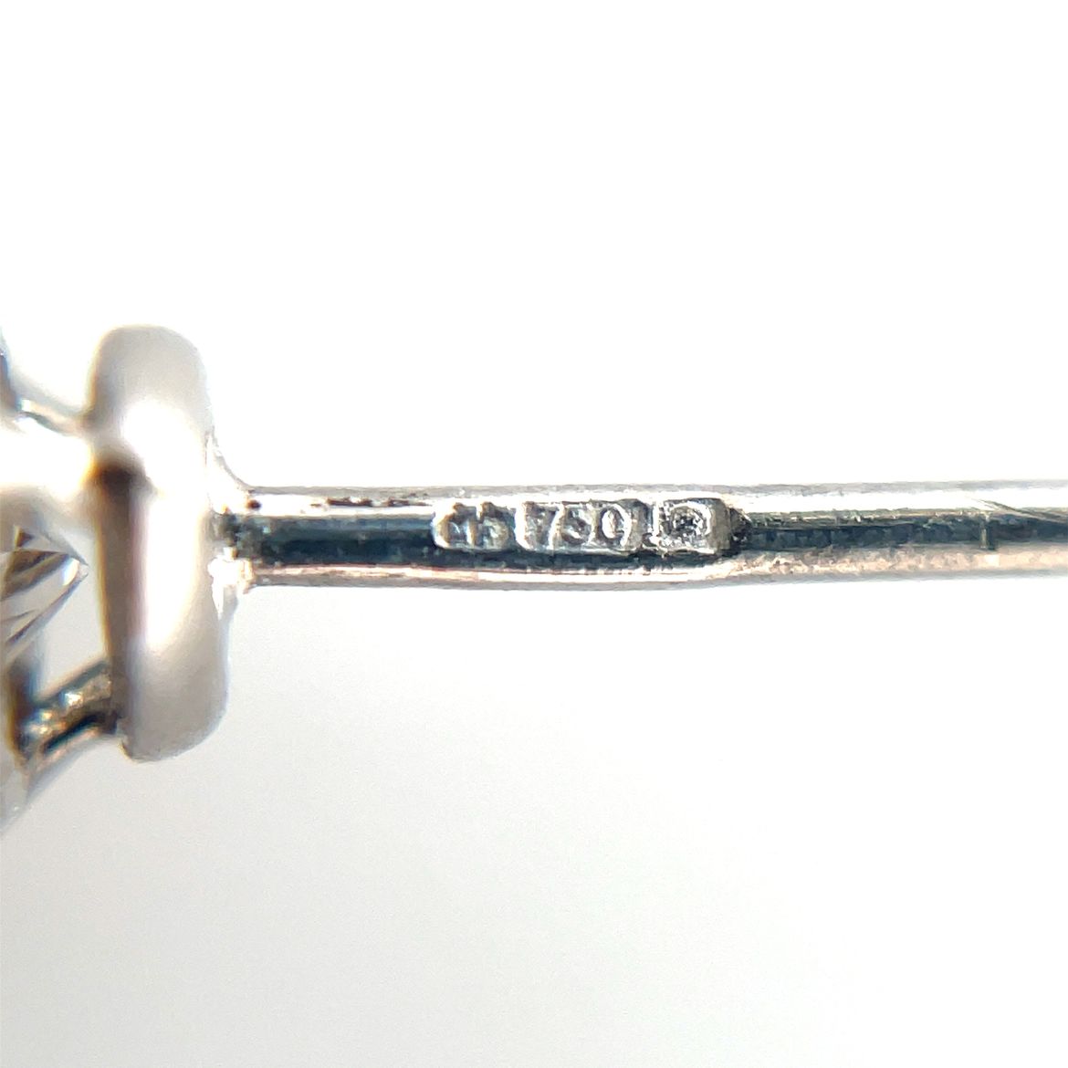 18ct White Gold Pear-Cut Diamond Stud Earrings