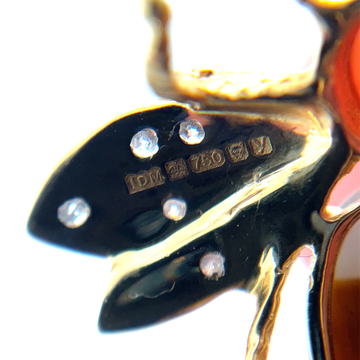 18ct Yellow Gold Bee Brooch