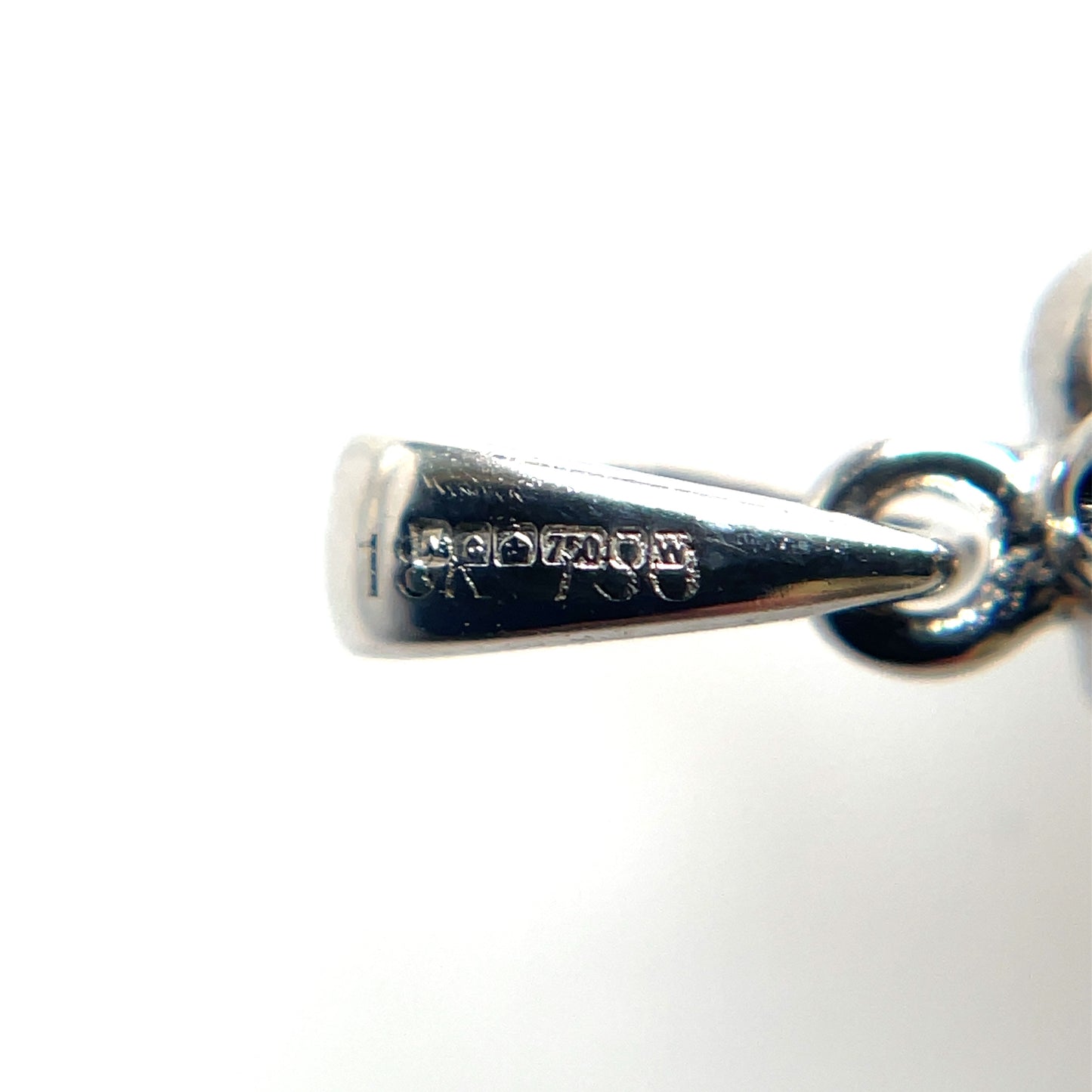 18ct White Gold Diamond Pendant