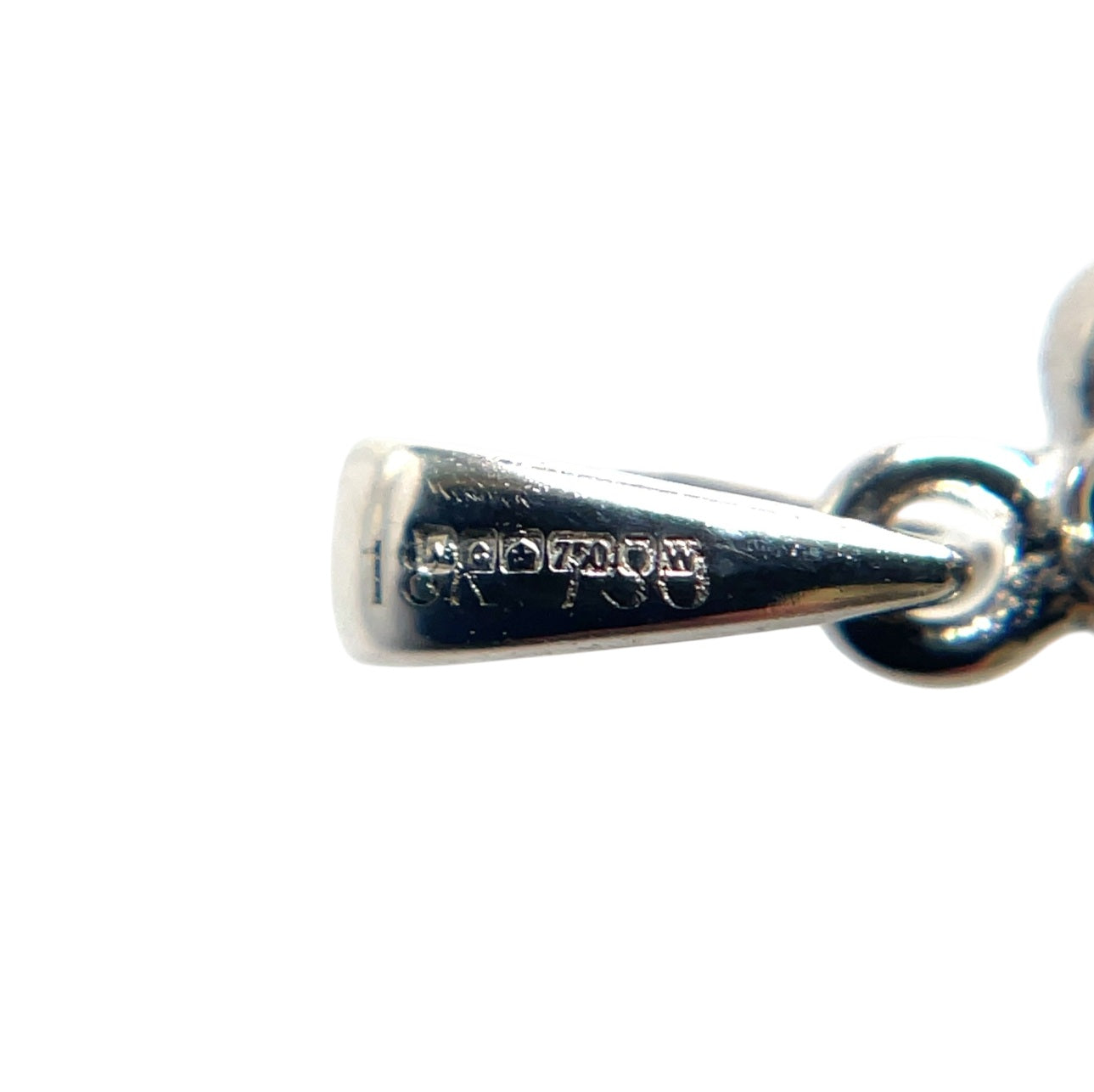 18ct White Gold Diamond Pendant