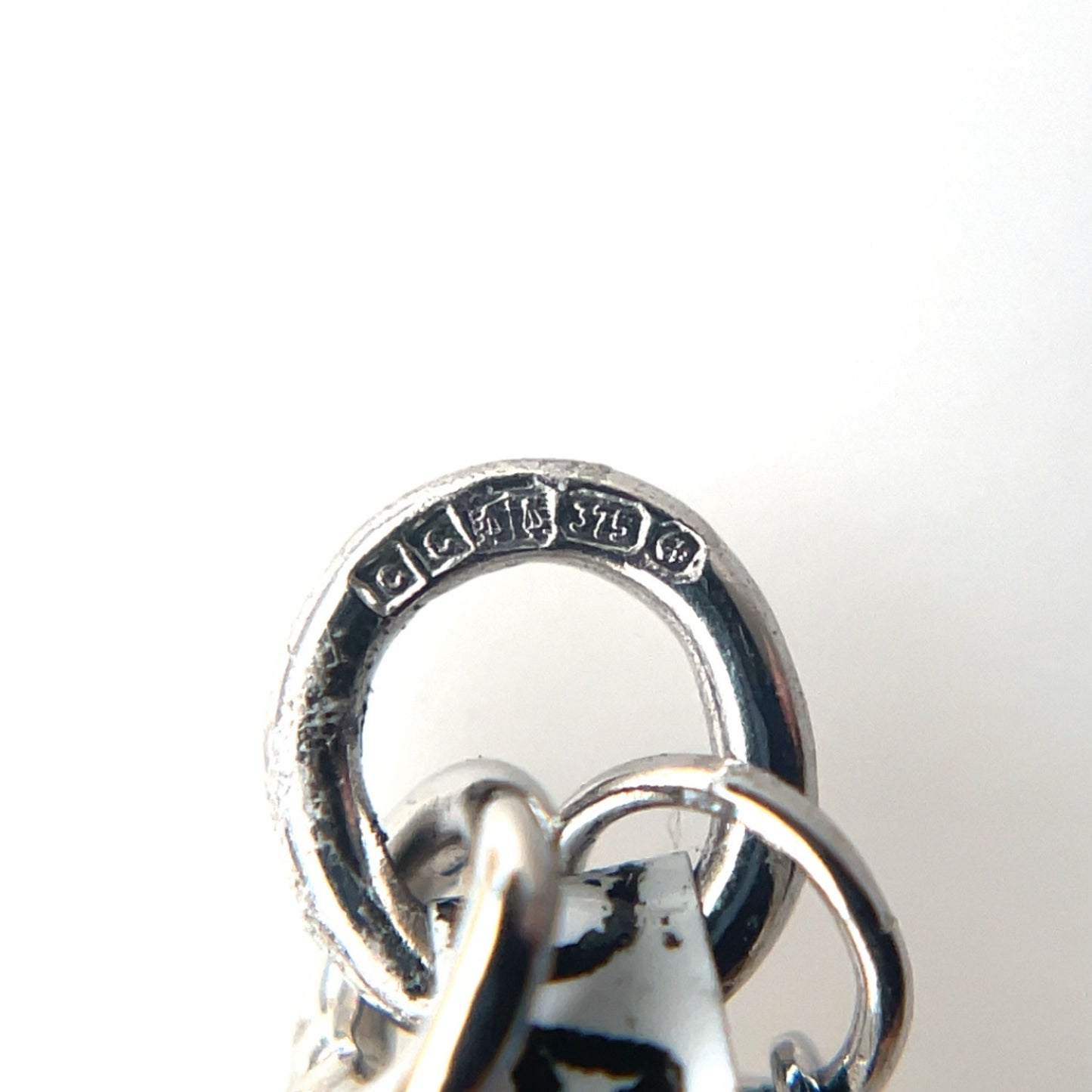 9ct White Gold Disc Pendant & Chain