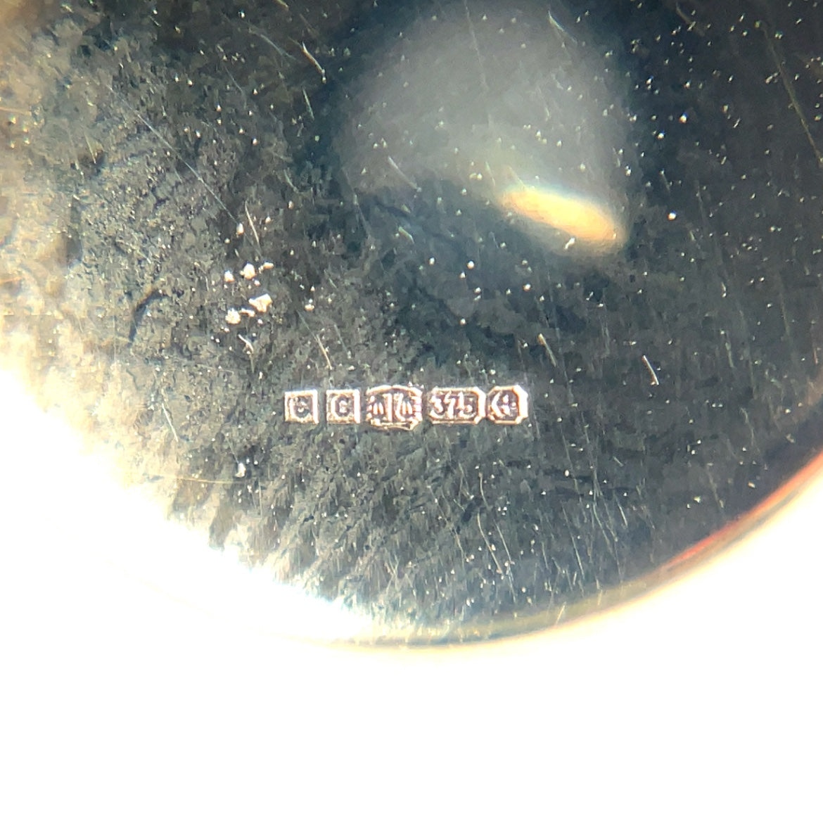 9ct Yellow Gold Oval Locket (20x16mm)