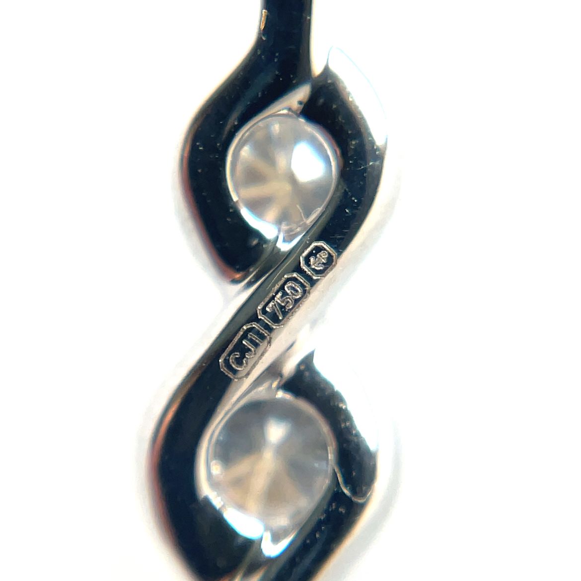18ct White Gold Twist Diamond Pendant