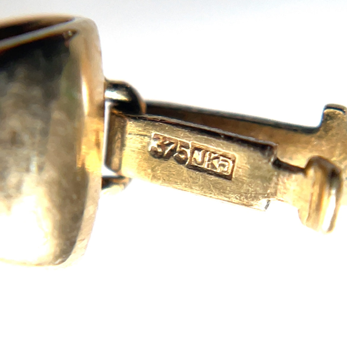 17 inch fresh water 6-6.5mm "potato" pearl necklace on a 9ct yellow gold bow style clasp