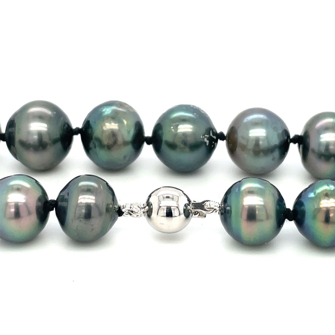 Pre owned single strand of tahitian pearls 9.5- 11.5mm set with an 18ct white gold ball clasp