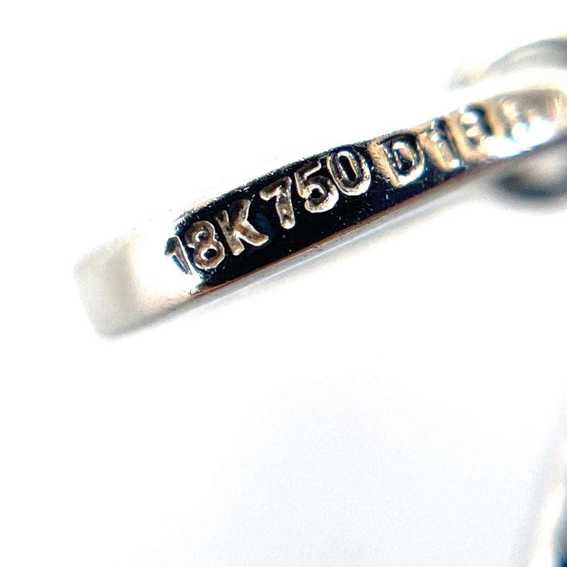 18ct White Gold Diamond "maze" Pendant