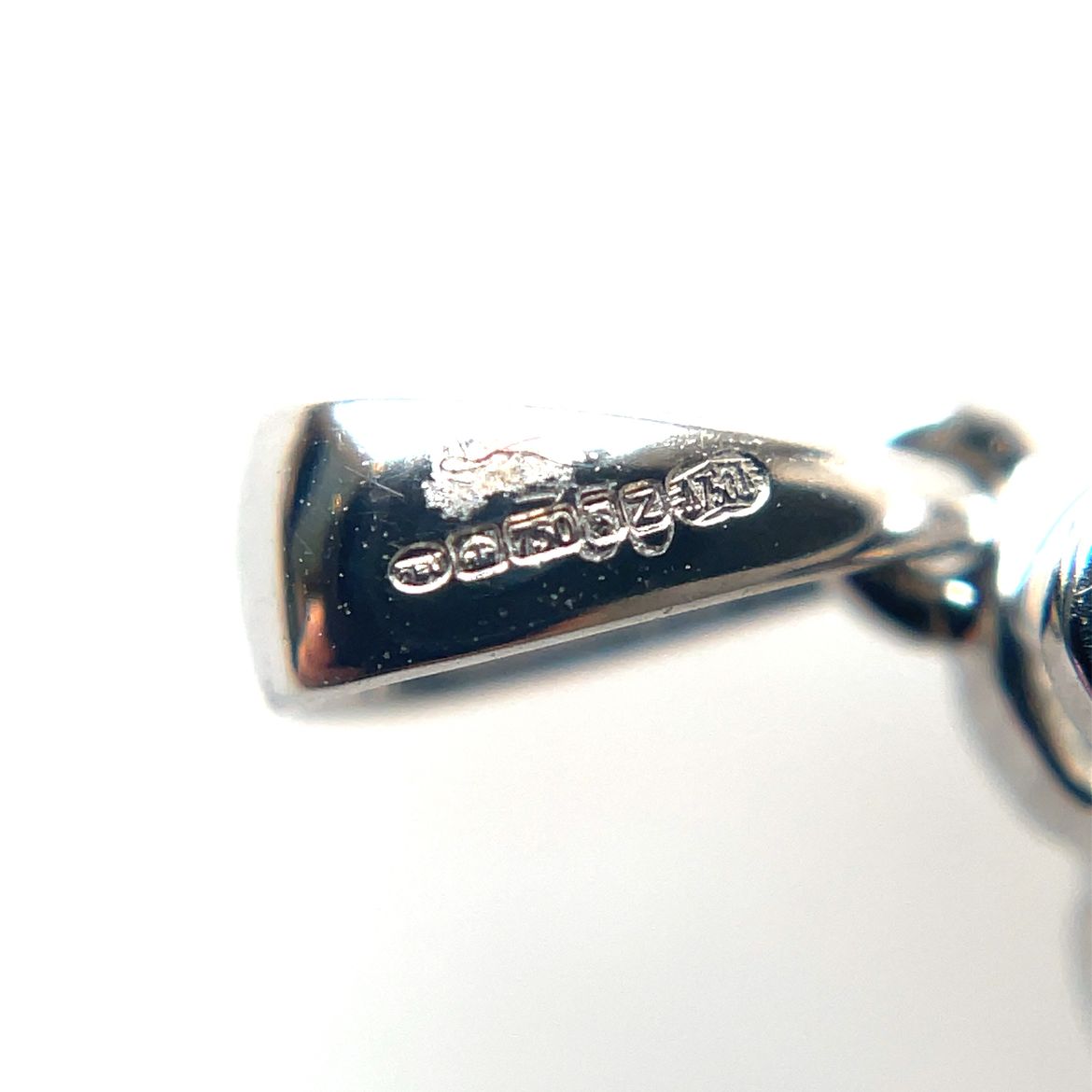 18ct White Gold Diamond Clover Pendant