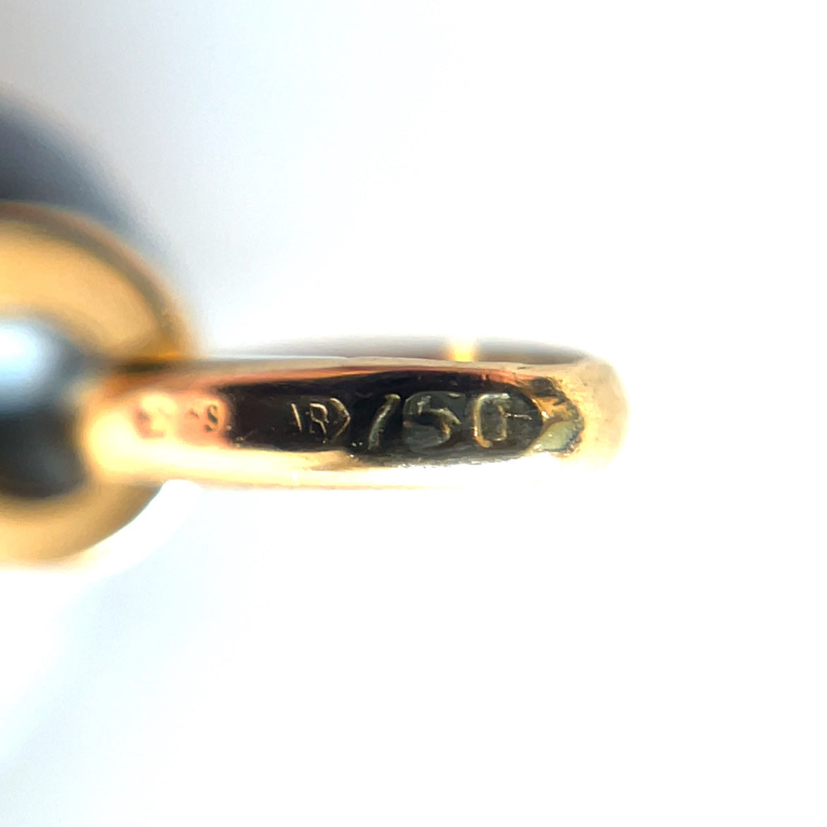 18ct Yellow Gold Capricorn Disc Pendant