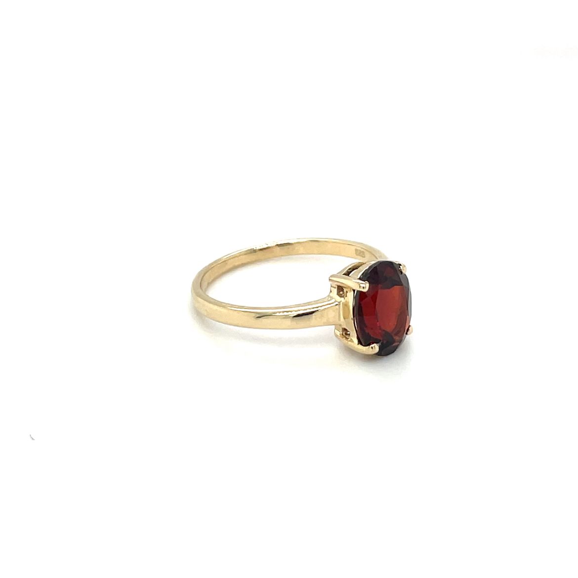 9ct Yellow Gold Garnet Solitaire Ring
