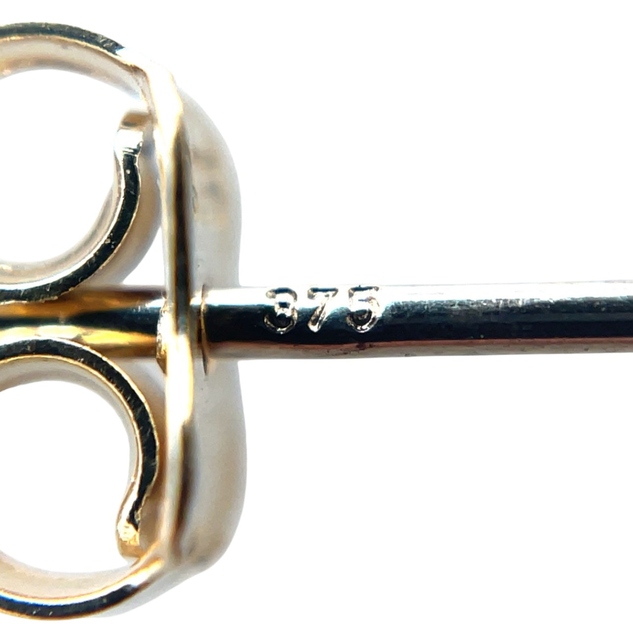 9ct Yellow Gold 8mm Satin Cushion Studs