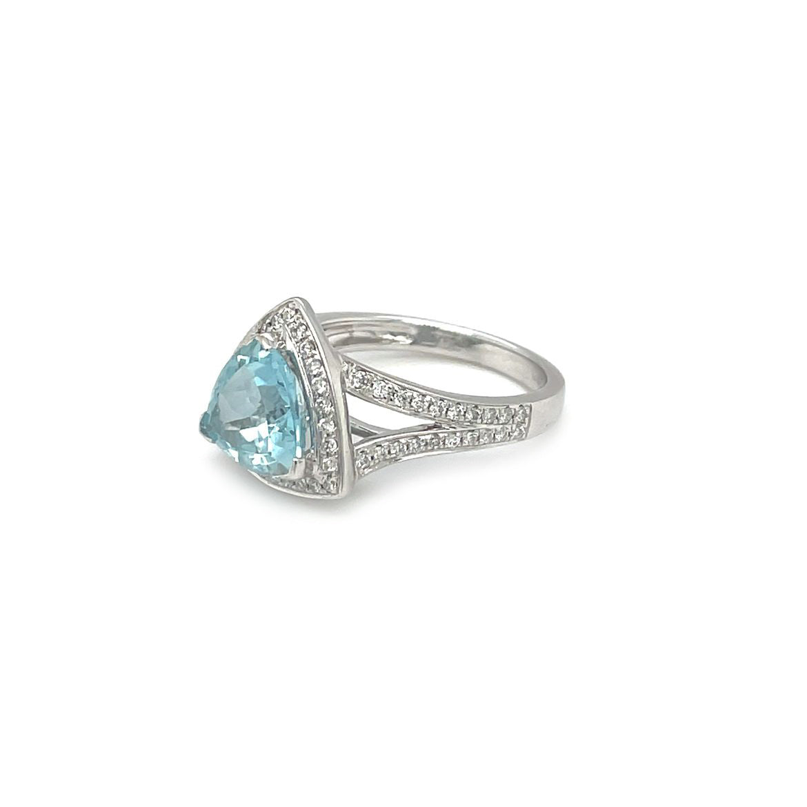 18ct White Gold Aquamarine & Diamond Cluster Ring (M)