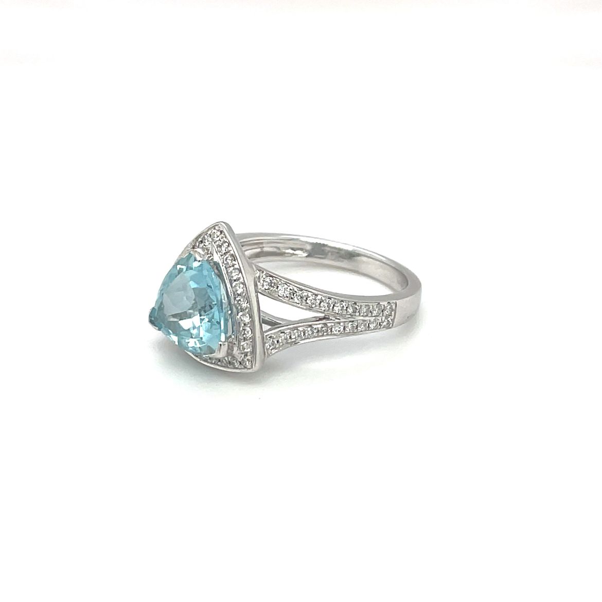 18ct White Gold Aquamarine & Diamond Cluster Ring