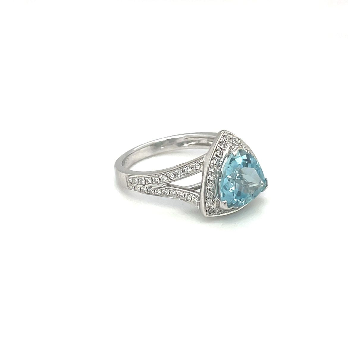 18ct White Gold Aquamarine & Diamond Cluster Ring
