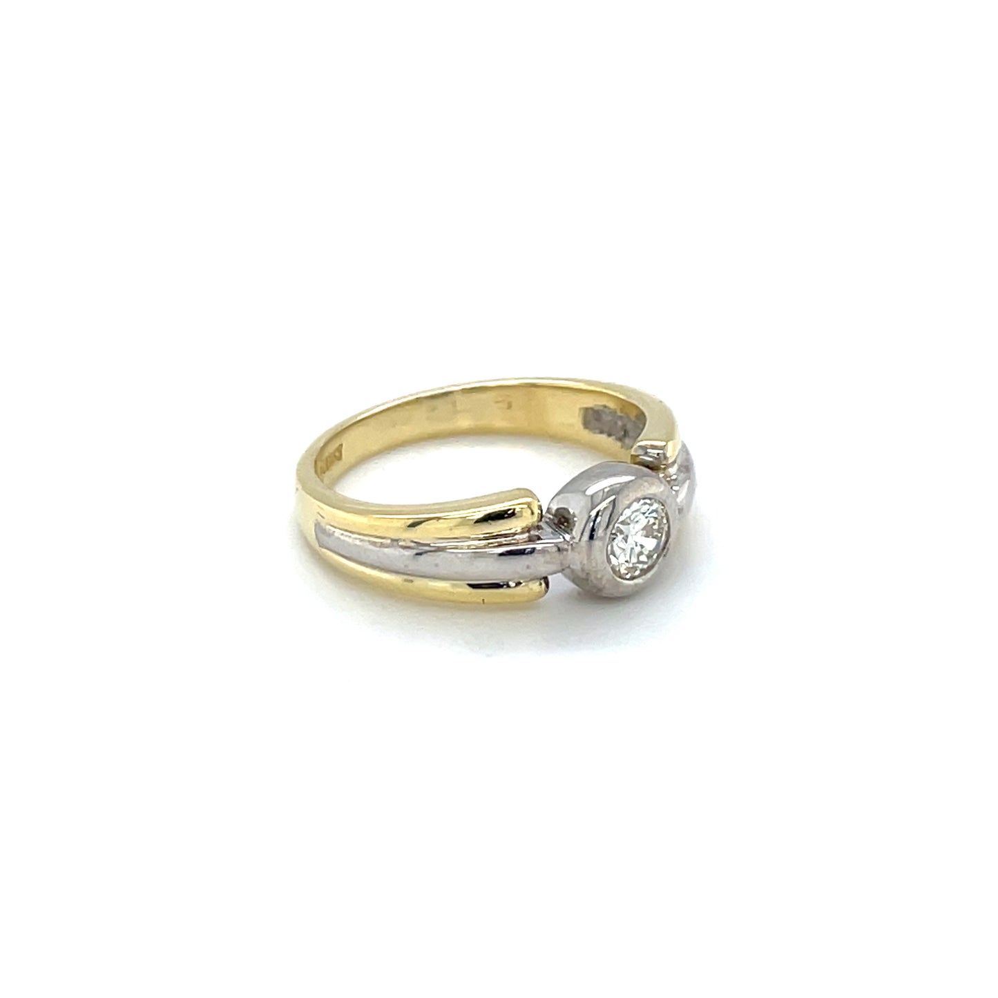 18ct Yellow & White Gold Diamond Solitaire Ring (N)