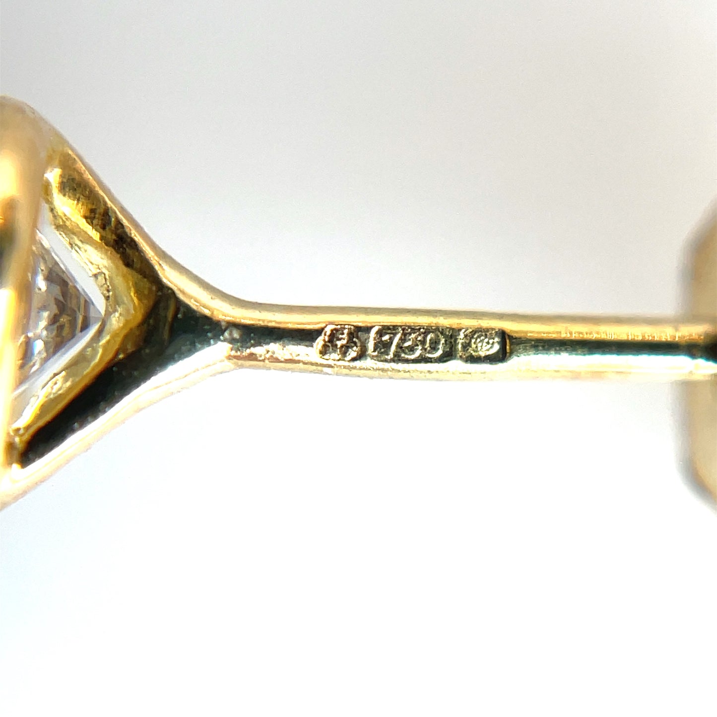 18ct Yellow Gold Diamond Stud Earrings