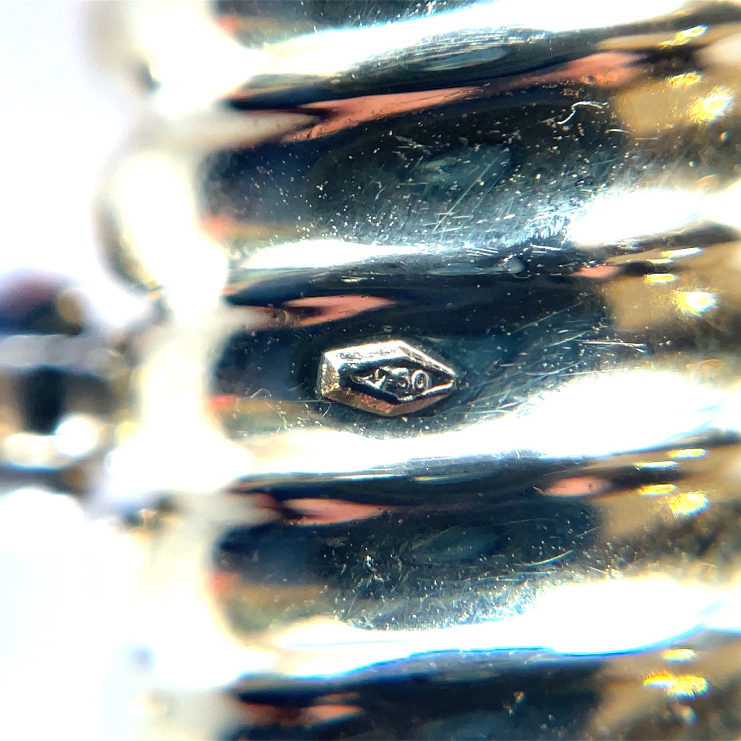 18ct Yellow Gold Diamond Chunky Spiral Pendant