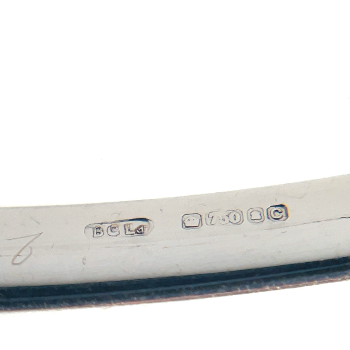 18ct White Gold Bangle (65mm)