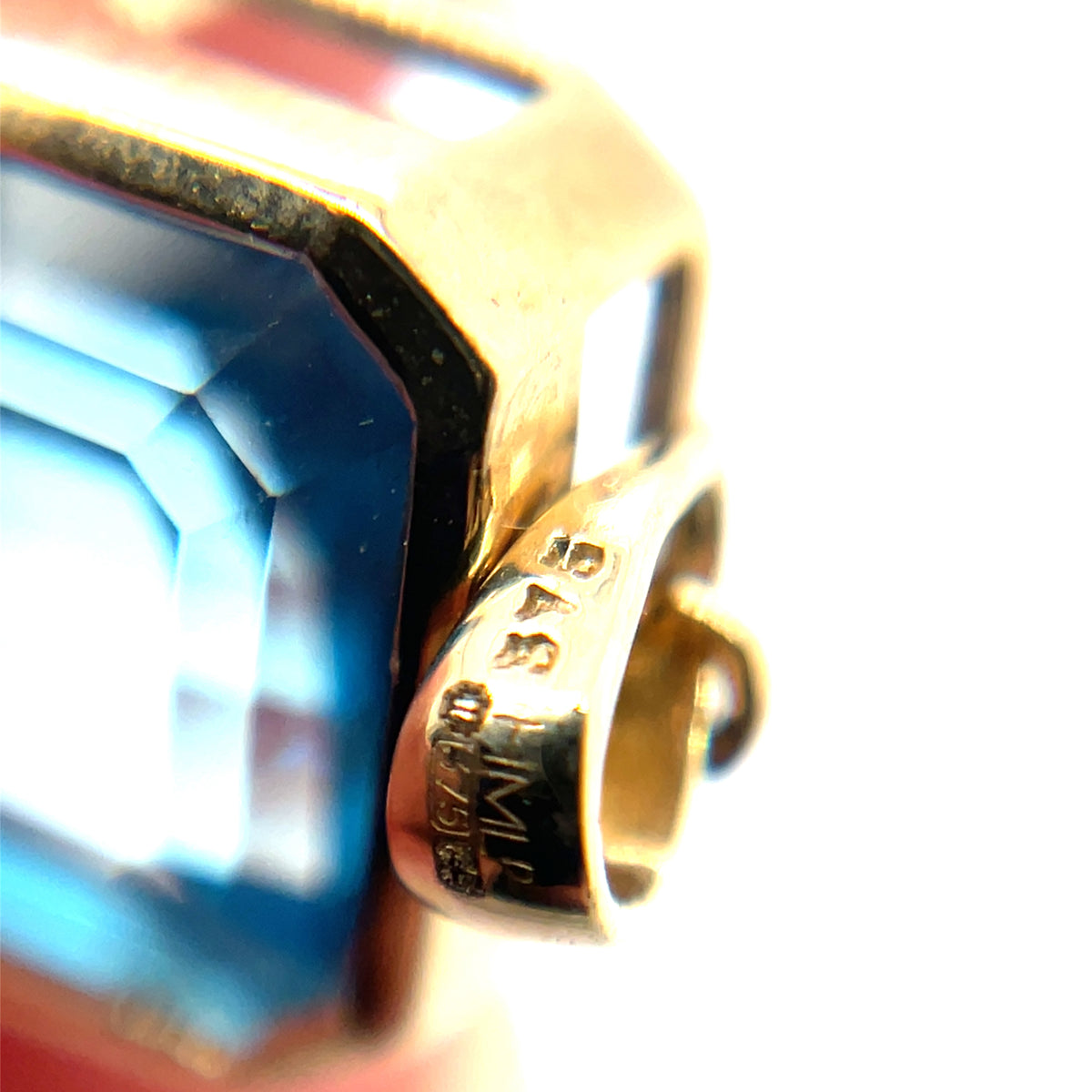 9ct Yellow Gold Octagonal Swiss Blue Topaz Rubover Pendant