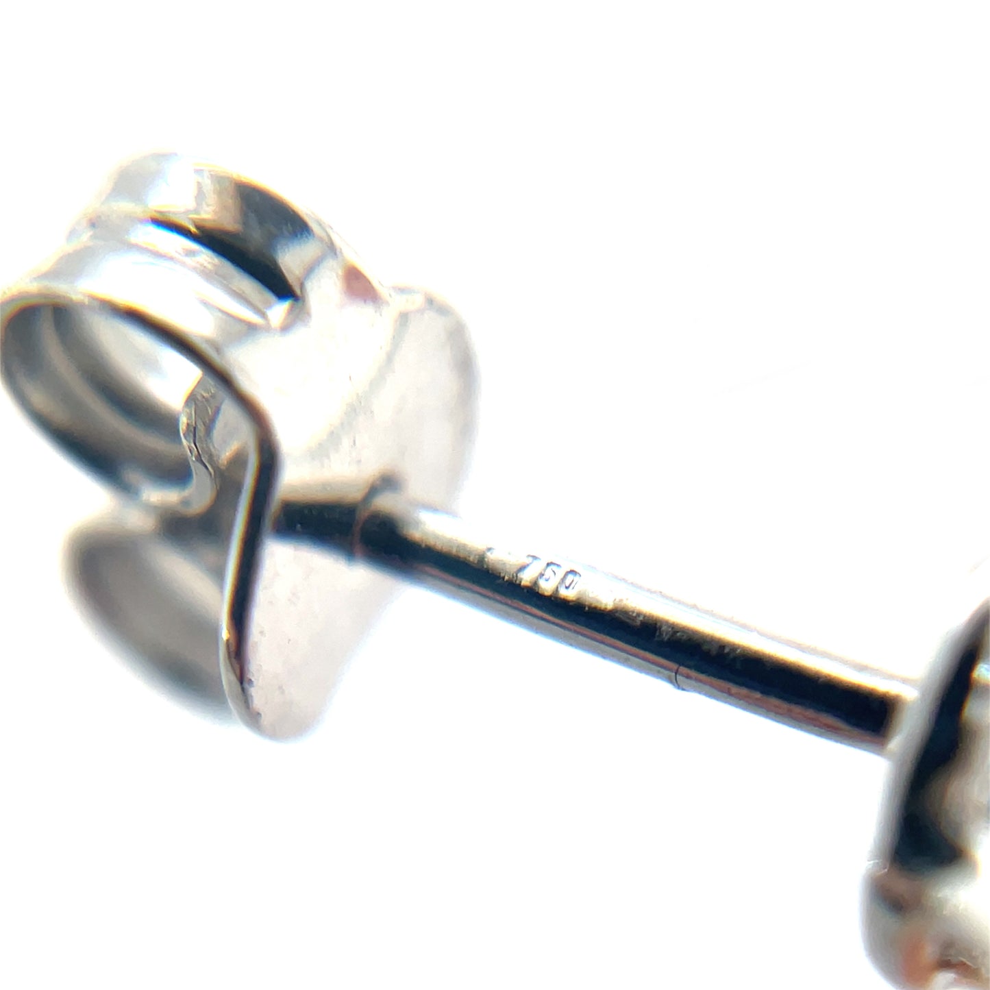 18ct White Gold Lab Grown Diamond Stud Earrings