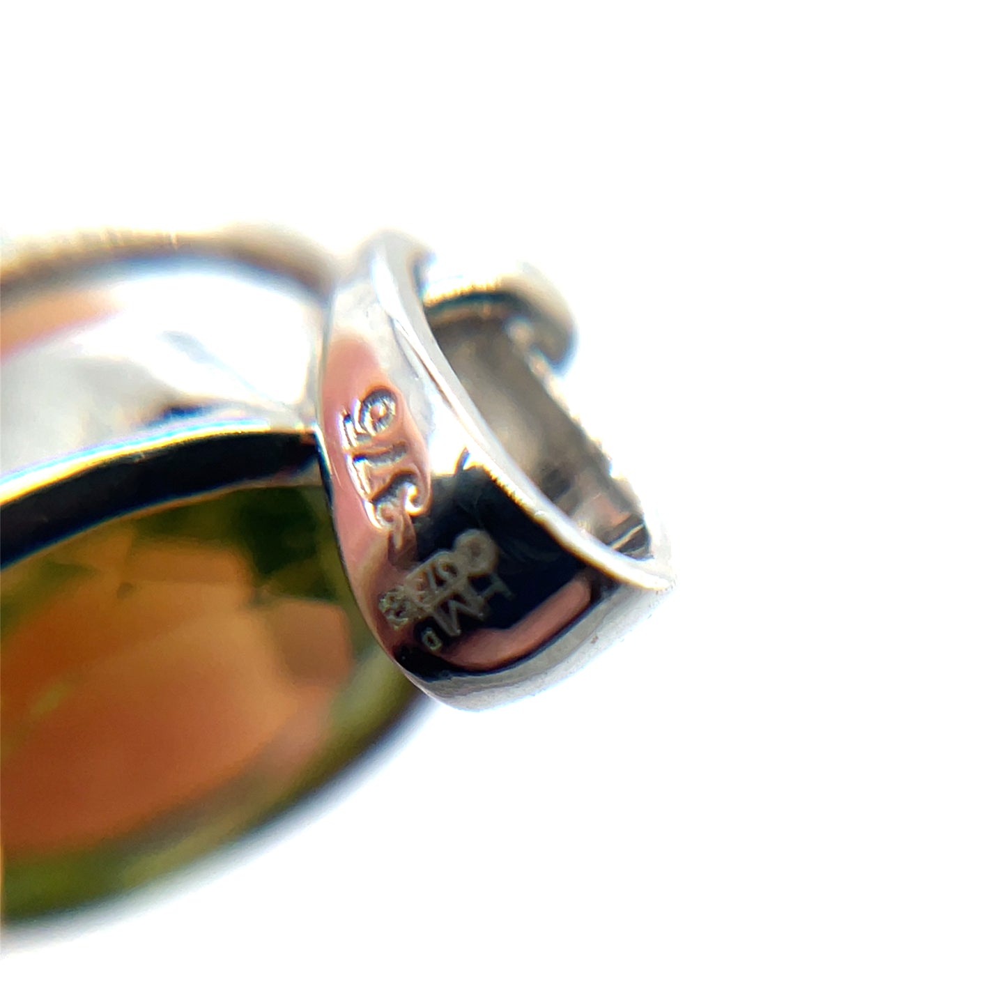 9ct White Gold Oval Peridot Rubover Pendant