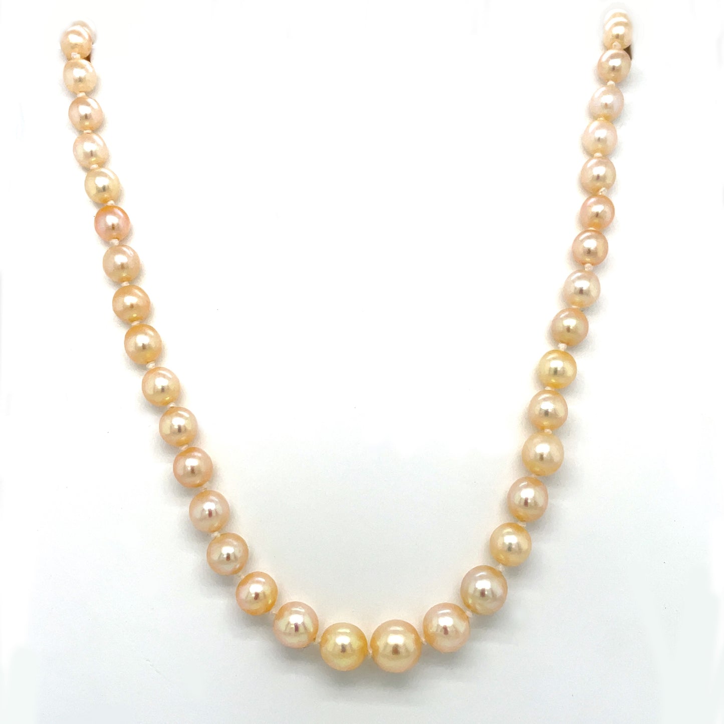 18inch cultured pearl necklace (graduating from 2.7mm - 7mm) with an 18ct white gold clasp set with an emeraldf cut emerald and bauguette and round diamonds.