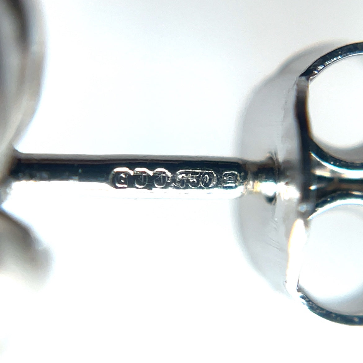 18ct White Gold Knot Stud Earrings