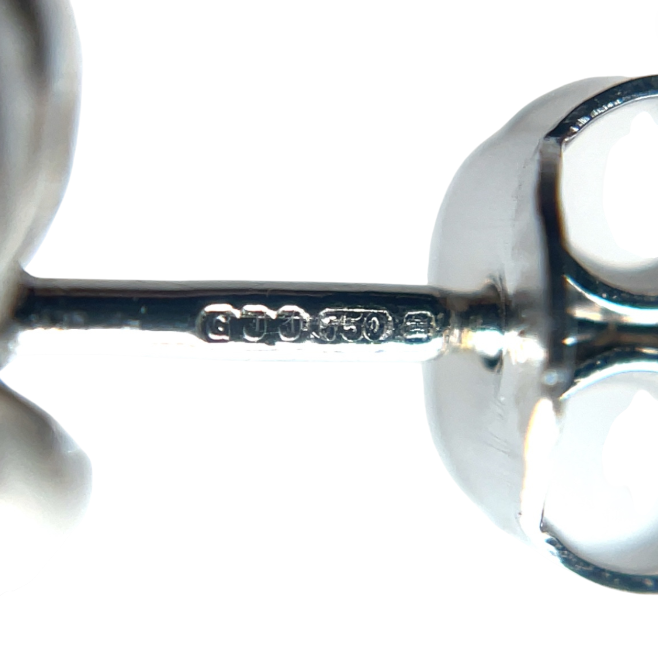 18ct White Gold Knot Stud Earrings