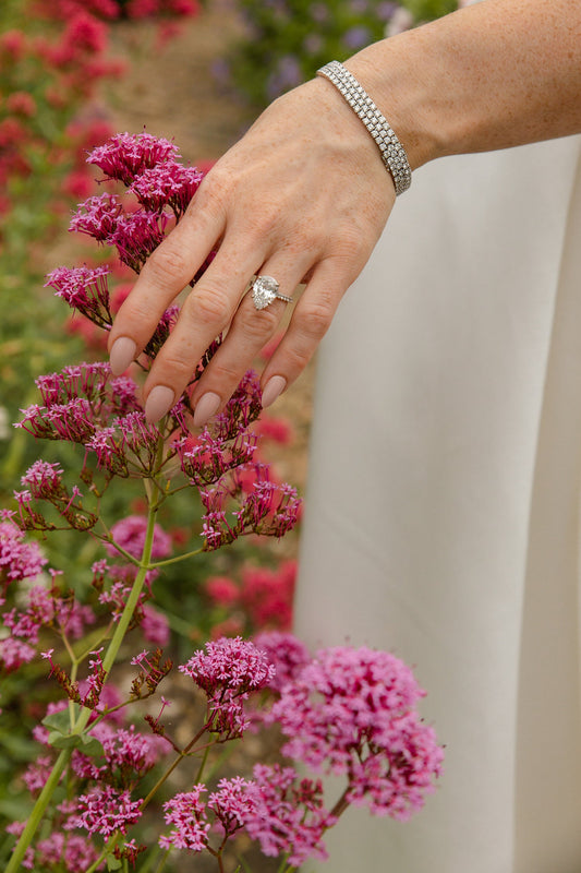 Guide to Buying an Engagement Ring Online