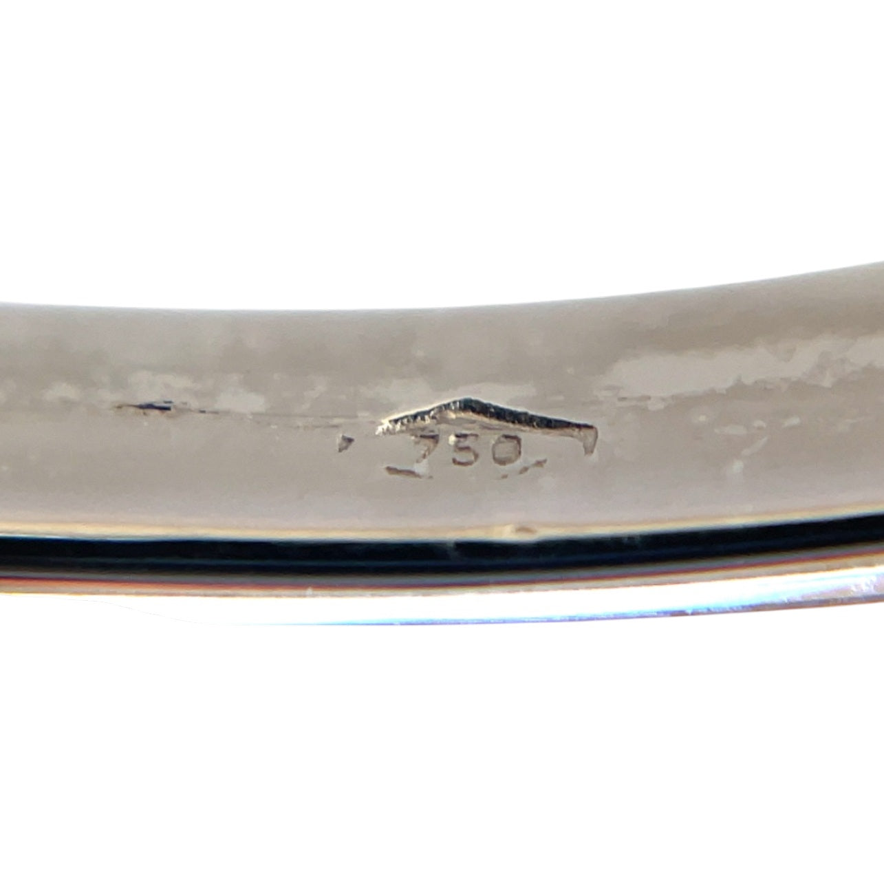 18ct White Gold Diamond Bangle