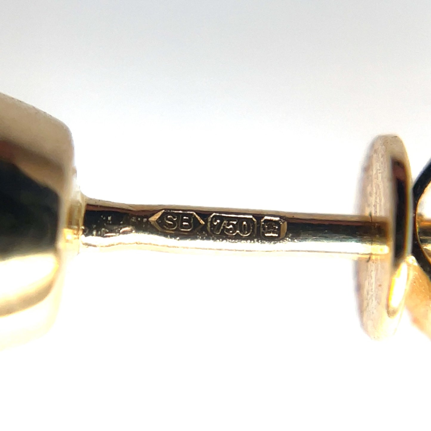 18ct Yellow Gold Emerald Studs