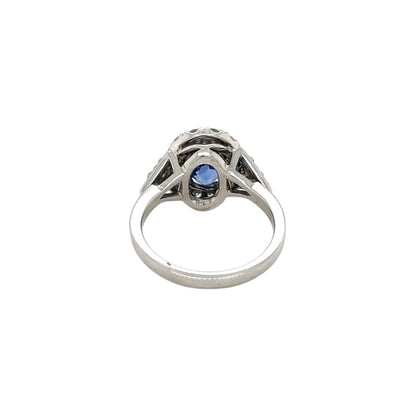 18ct White Gold Oval Sapphire & Diamond Cluster Ring (L1/2)