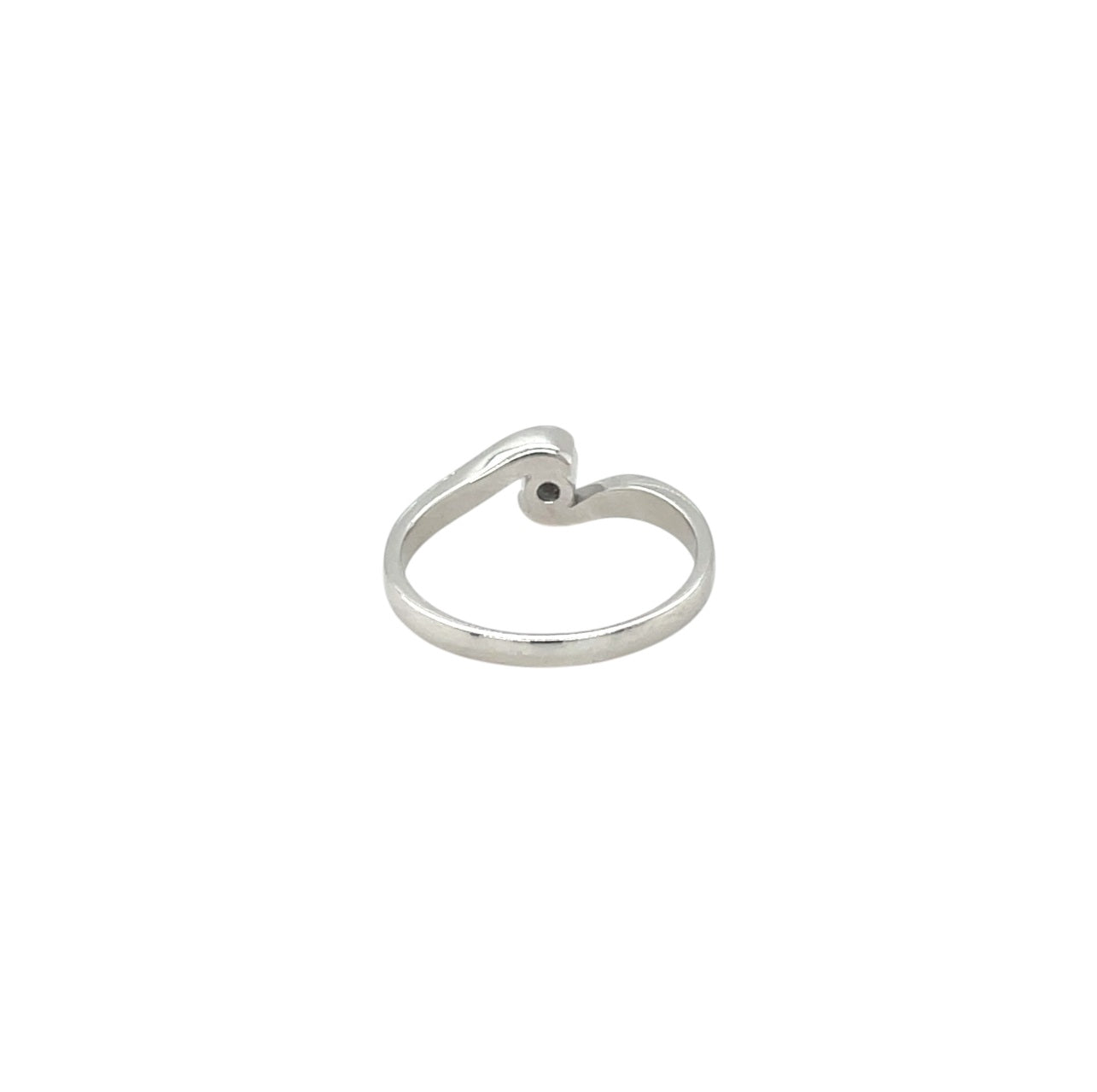 18ct White Gold Diamond Crossover Solitaire Ring (M)