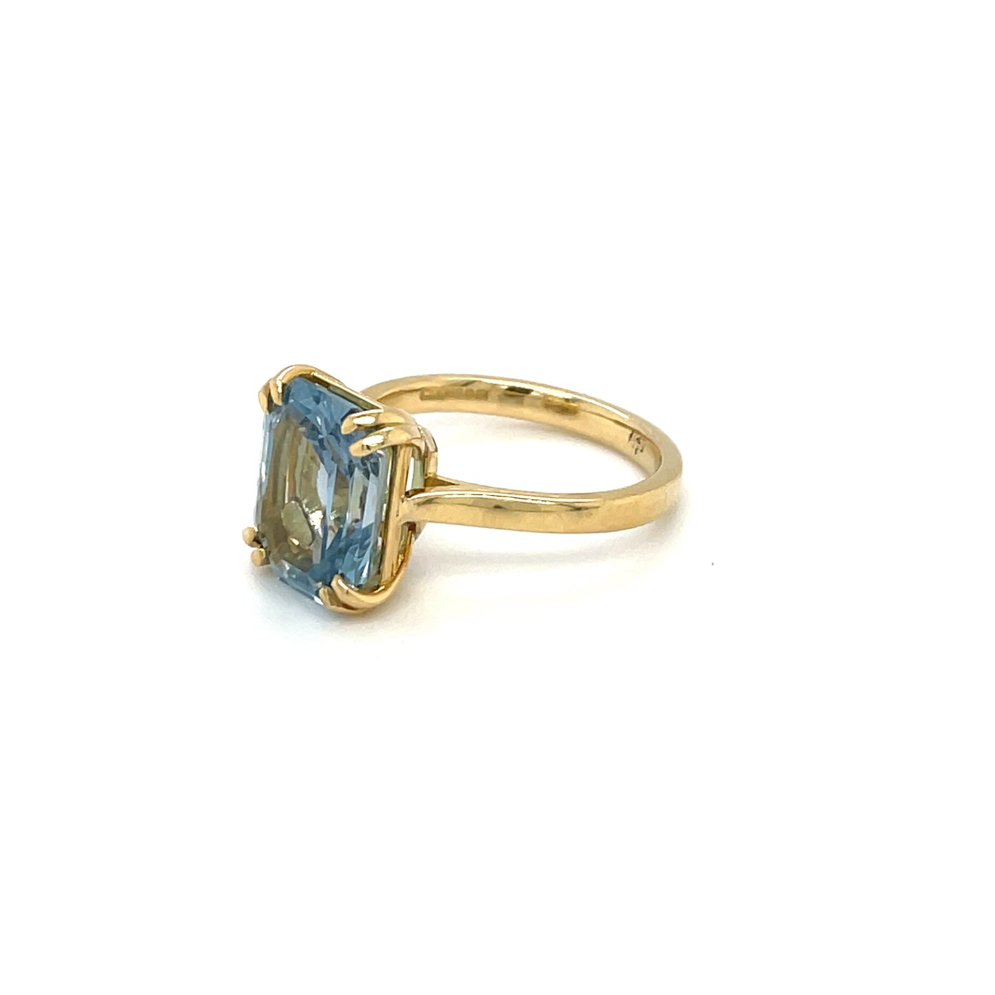18ct Yellow Gold Light Sapphire Solitaire Cocktail Ring