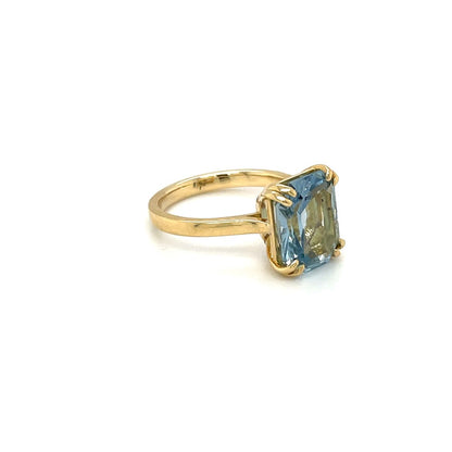 18ct Yellow Gold Light Sapphire Solitaire Cocktail Ring