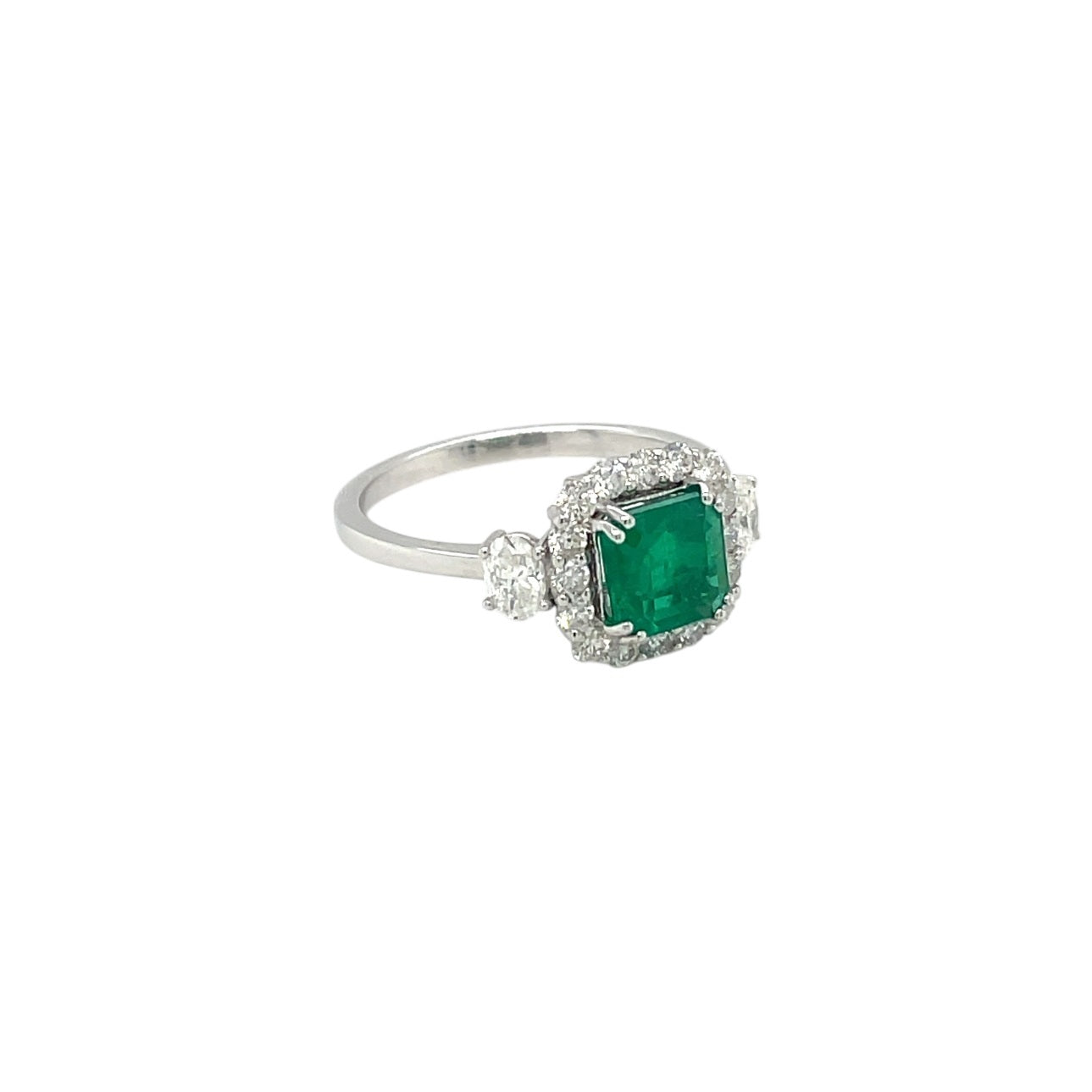 18ct White Gold Diamond & Cushion-Cut Emerald Cluster Ring (N)
