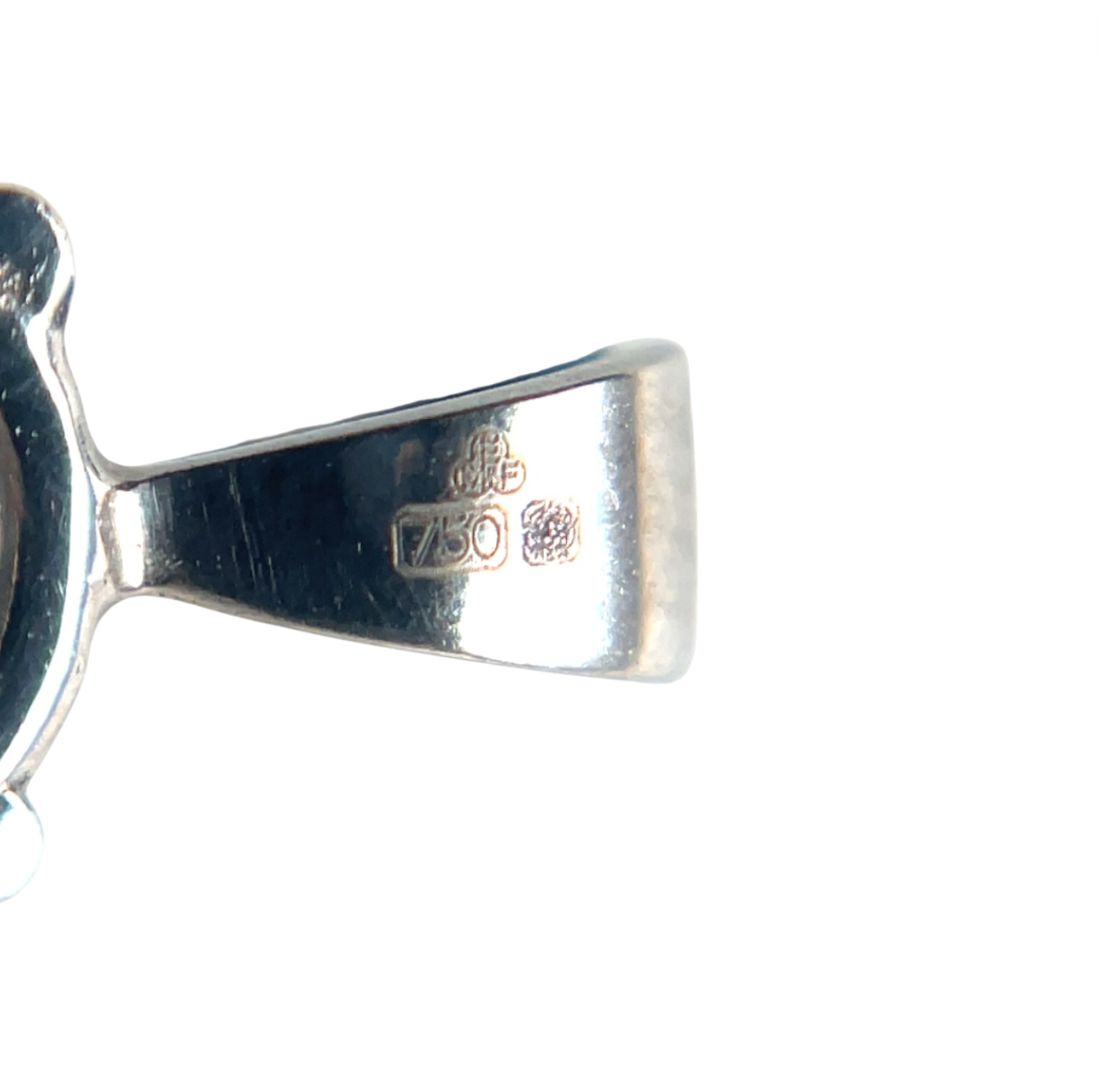 18ct White Gold Solitaire Diamond Pendant