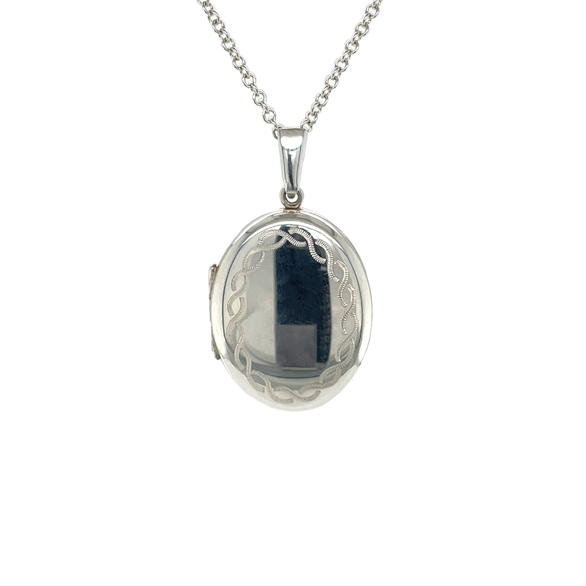 Silver Celtic Knot Oval Locket Pendant (26x20mm) & Chain (16-18")