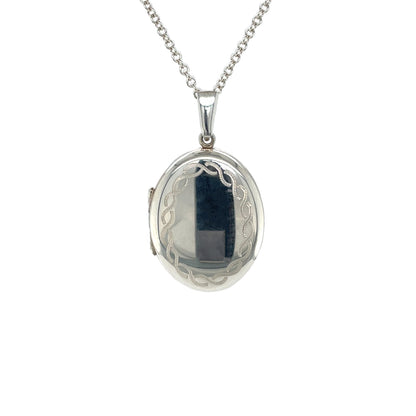 Silver Celtic Knot Oval Locket Pendant (26x20mm) & Chain (16-18")