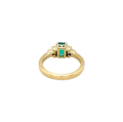 18ct Yellow Gold Emerald & Diamond Ring (M)