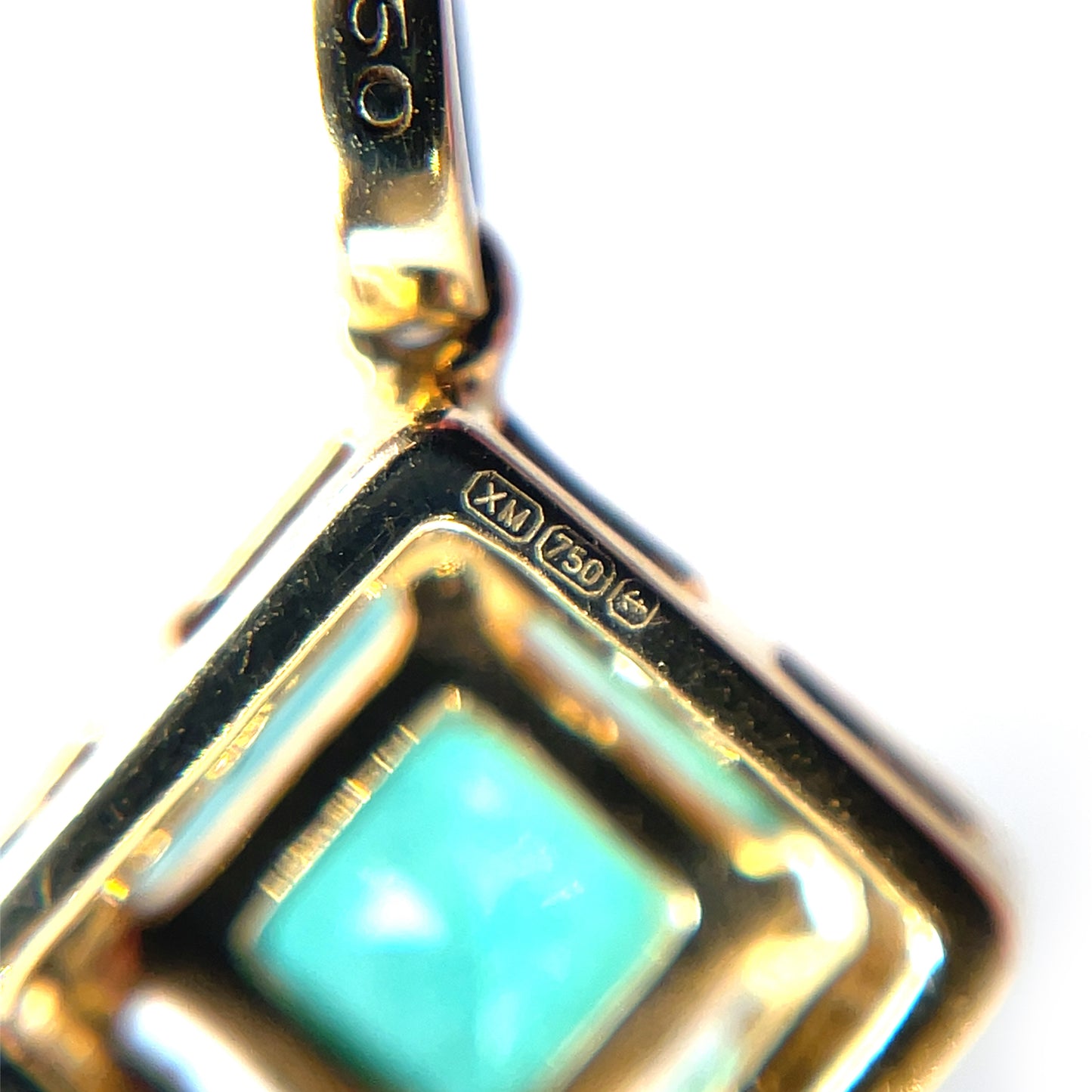 18ct Yellow Gold Emerald & Diamond Cluster Pendant