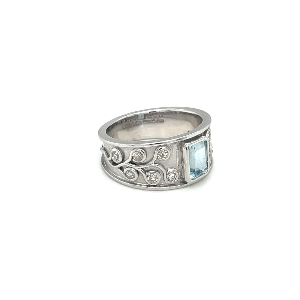 14ct White Gold Aquamarine & Diamond Roman-Style Ring
