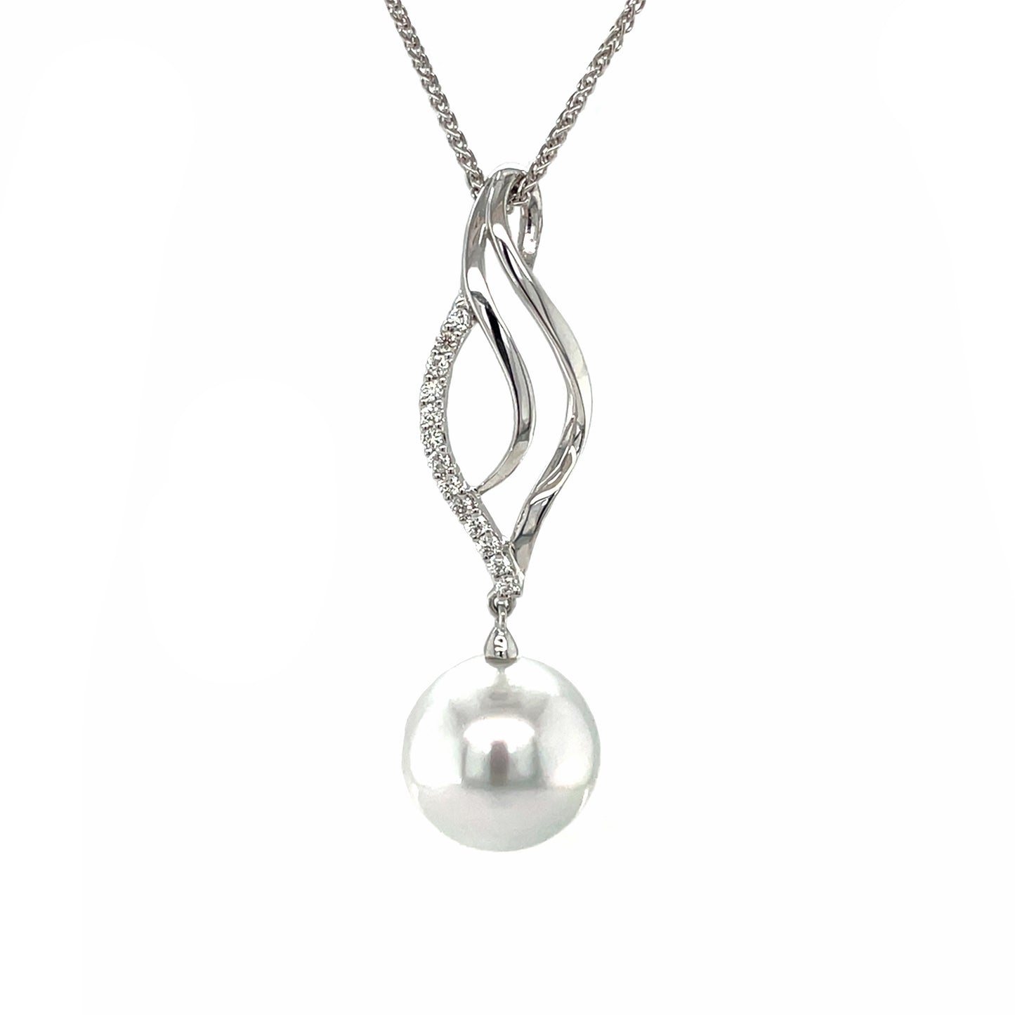 18ct White Gold South Sea Pearl & Diamond Pendant