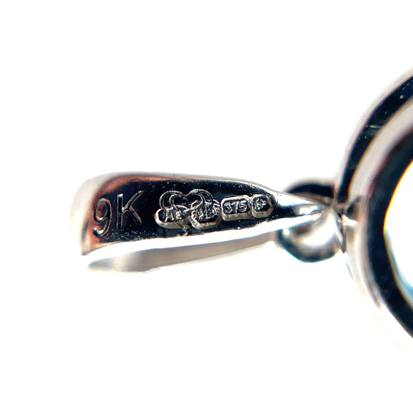 9ct White Gold Round Blue Topaz Pendant